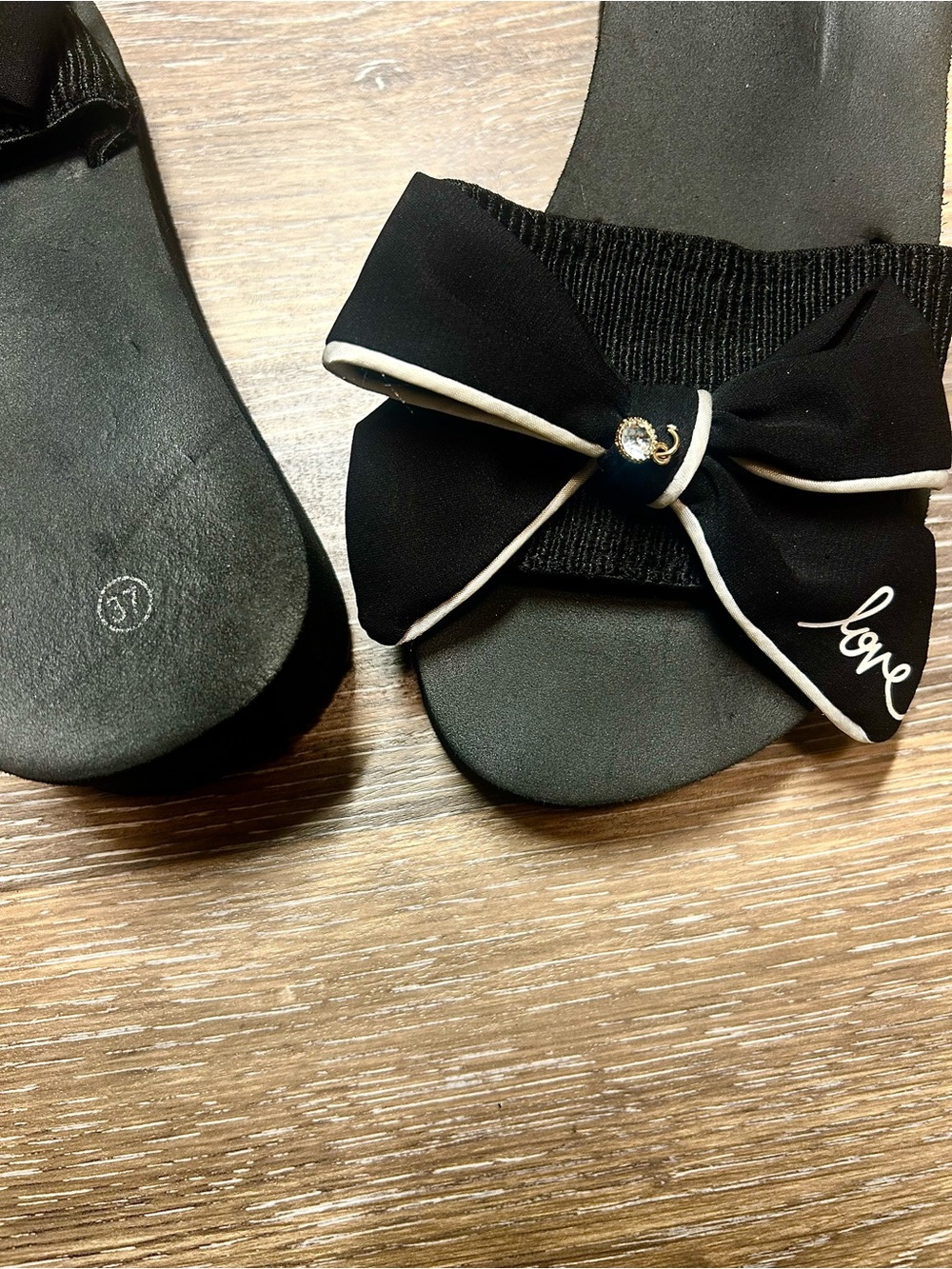 Women’s Size 7 Black Bow Love Slide Sandals 🎀🖤